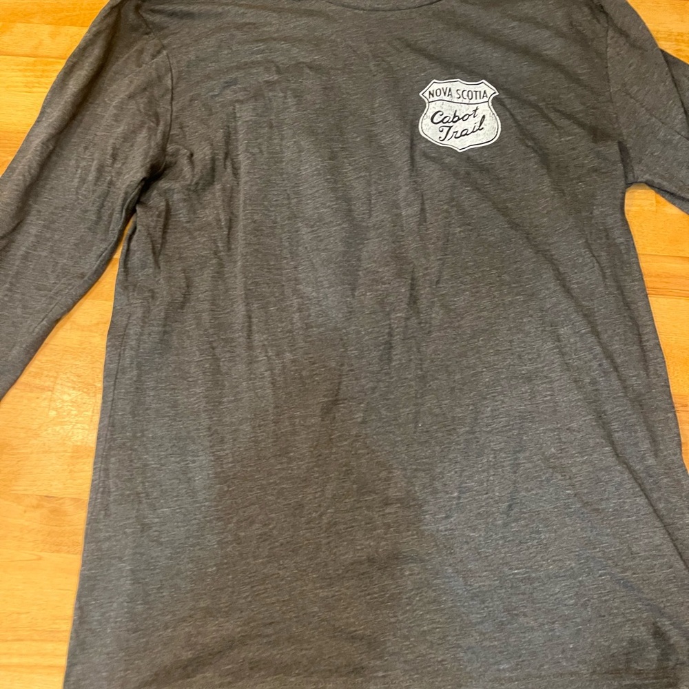 Womens novia scotia Gray Long Sleeve t Shirt size small